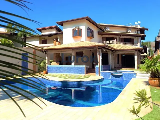 Casa com 770m² 3 quartos e 6 banheiros, à venda ou para alugar, no bairro Dois Córregos em Valinhos
