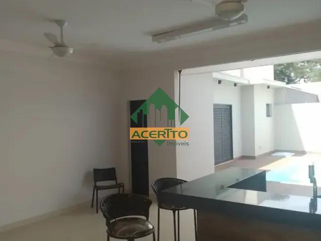 Casa com 300m² 3 quartos e 3 banheiros, à venda, no bairro Pinheiros em Araçatuba