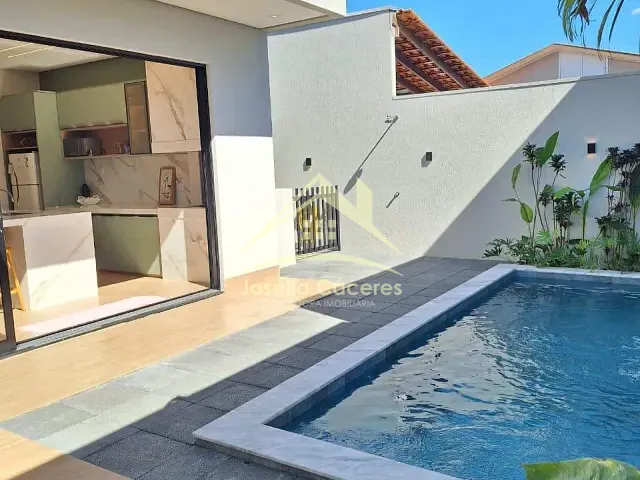 Casa com 250m² 3 quartos e 3 banheiros, à venda, no bairro Distrito Industrial em Cuiabá
