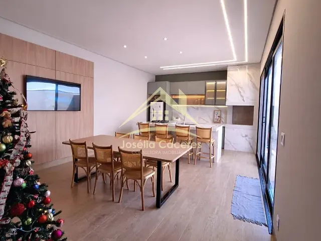 Casa com 250m² 3 quartos e 3 banheiros, à venda, no bairro Distrito Industrial em Cuiabá