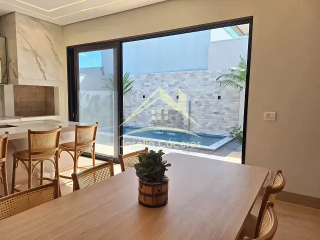 Casa com 250m² 3 quartos e 3 banheiros, à venda, no bairro Distrito Industrial em Cuiabá
