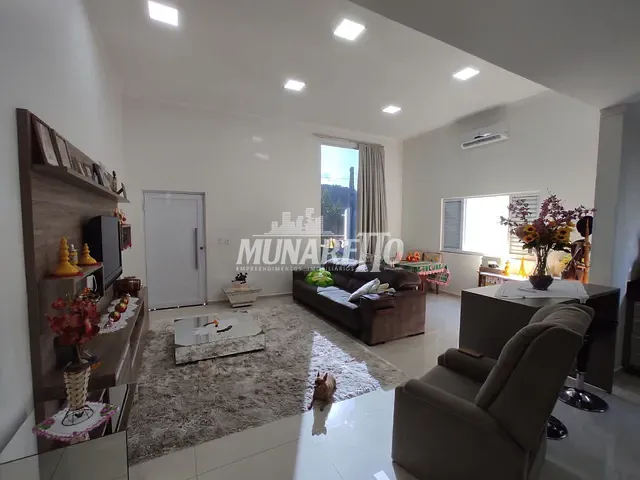 Casa 3 quartos e 3 banheiros, à venda, no bairro Industriários em Concórdia