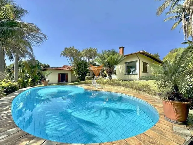 Casa 5 quartos e 5 banheiros, à venda, no bairro Parque Ideal em Carapicuíba