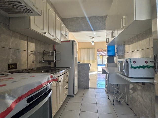 Casa 2 quartos e 1 banheiro, à venda, no bairro Rio da Praia em Bertioga