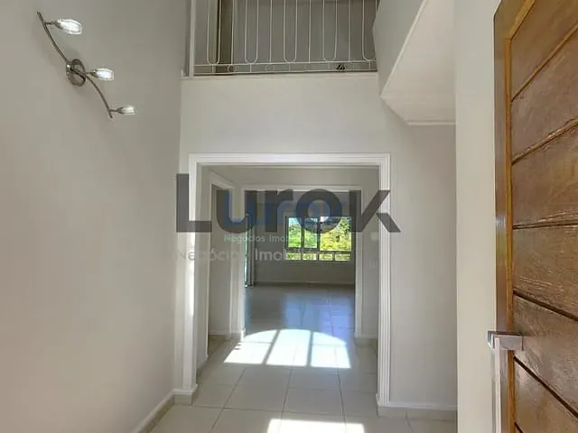 Casa com 680m² 3 quartos e 5 banheiros, à venda, no bairro Chácaras Silvania em Valinhos