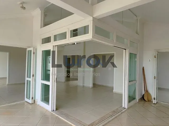 Casa com 680m² 3 quartos e 5 banheiros, à venda, no bairro Chácaras Silvania em Valinhos