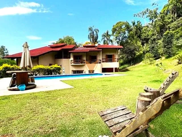 Casa 4 quartos e 5 banheiros, à venda, no bairro Jardim Itatiaia em Embu das Artes
