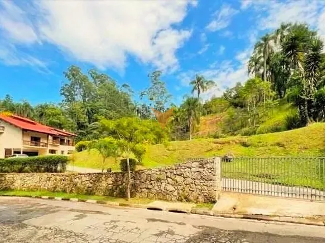 Casa 4 quartos e 5 banheiros, à venda, no bairro Jardim Itatiaia em Embu das Artes
