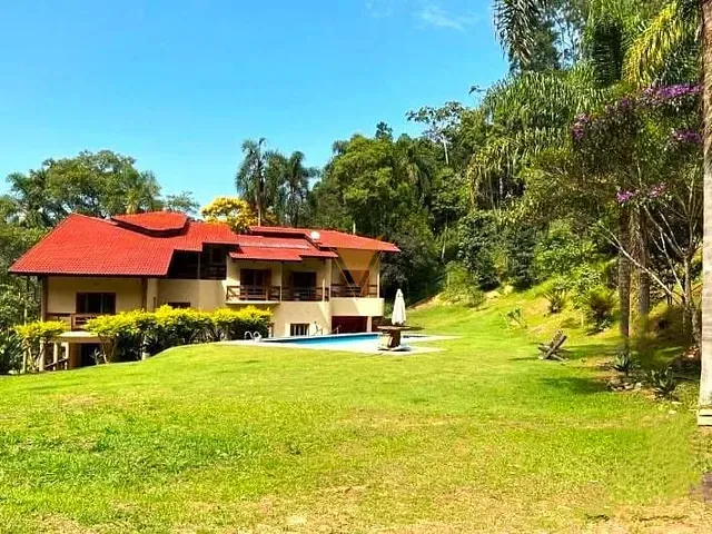 Casa 4 quartos e 5 banheiros, à venda, no bairro Jardim Itatiaia em Embu das Artes