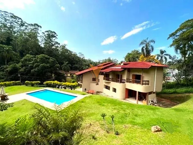 Casa 4 quartos e 5 banheiros, à venda, no bairro Jardim Itatiaia em Embu das Artes