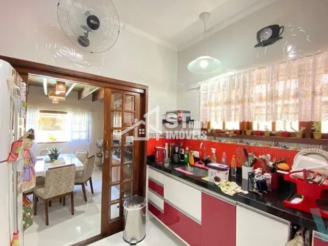 Casa com 310m² 3 quartos e 2 banheiros, à venda, no bairro Perequê-Açu em Ubatuba