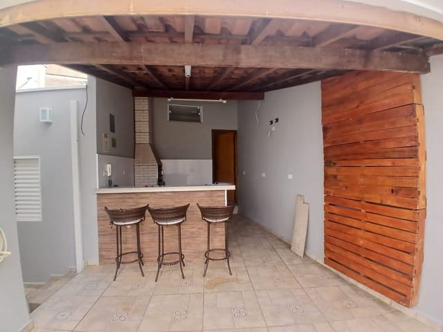 Casa com 117m² 2 quartos e 2 banheiros, para alugar, no bairro Centro em São João da Boa Vista