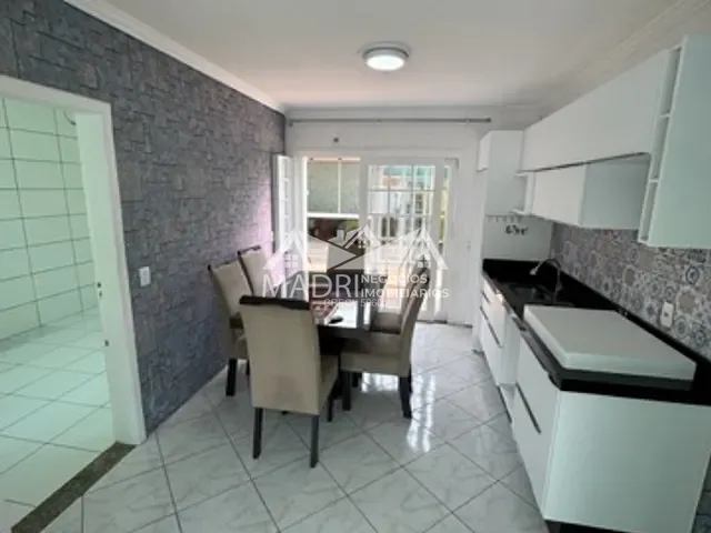 Casa com 120m² 3 quartos e 2 banheiros, à venda, no bairro Madri em Palhoça