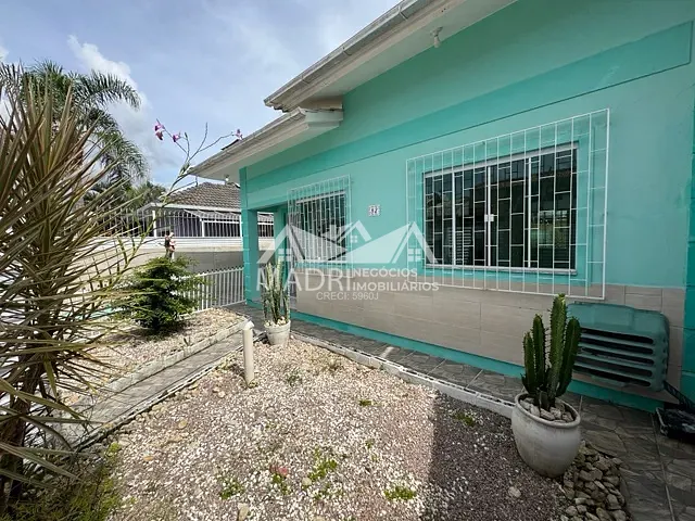 Casa com 120m² 3 quartos e 2 banheiros, à venda, no bairro Madri em Palhoça