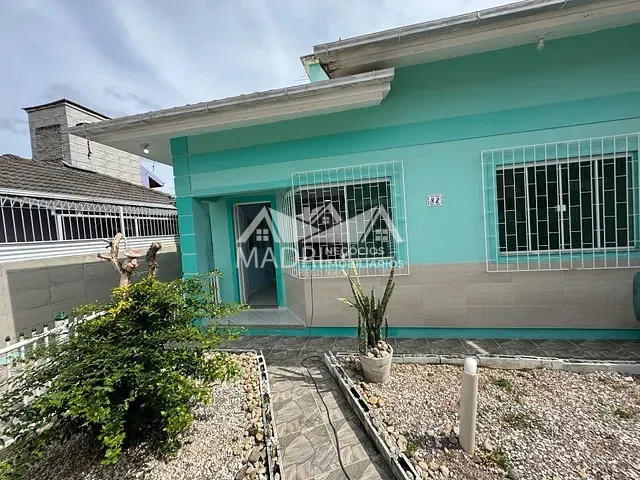 Casa com 120m² 3 quartos e 2 banheiros, à venda, no bairro Madri em Palhoça