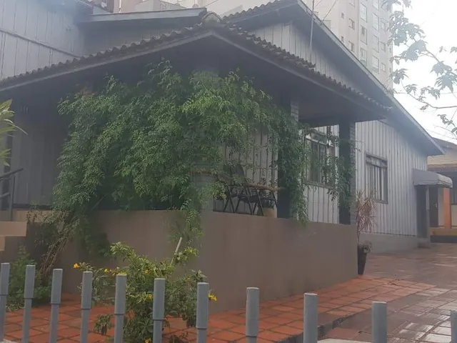 Casa à venda, no bairro Centro em Cambé