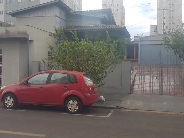 Casa à venda, no bairro Centro em Cambé