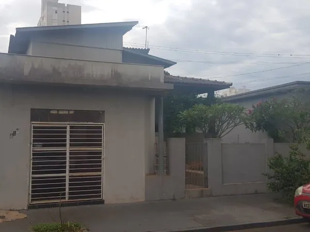Casa à venda, no bairro Centro em Cambé