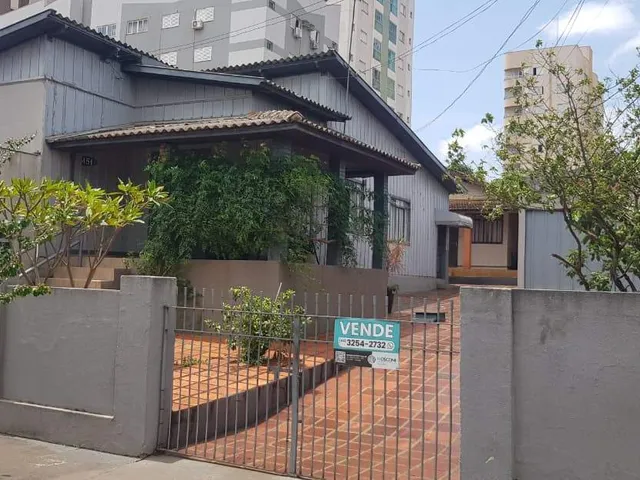 Casa à venda, no bairro Centro em Cambé
