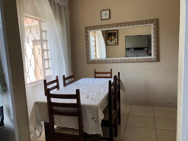 Casa com 320m² 5 quartos e 2 banheiros, à venda, no bairro Jardim Cristina em Pindamonhangaba