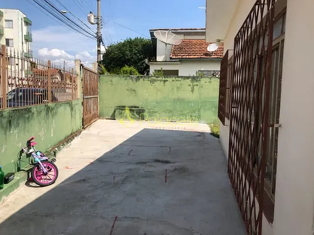 Casa com 320m² 5 quartos e 2 banheiros, à venda, no bairro Jardim Cristina em Pindamonhangaba