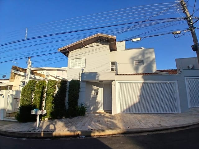 Casa com 3 Dormítórios para locação - Jardim Leonor
