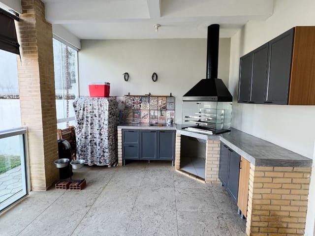 Casa com 300m² 2 quartos e 3 banheiros, à venda, no bairro Lagoa em Macaé