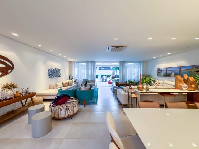 Casa com 600m² 5 quartos e 9 banheiros, à venda, no bairro Barra da Tijuca em Rio de Janeiro