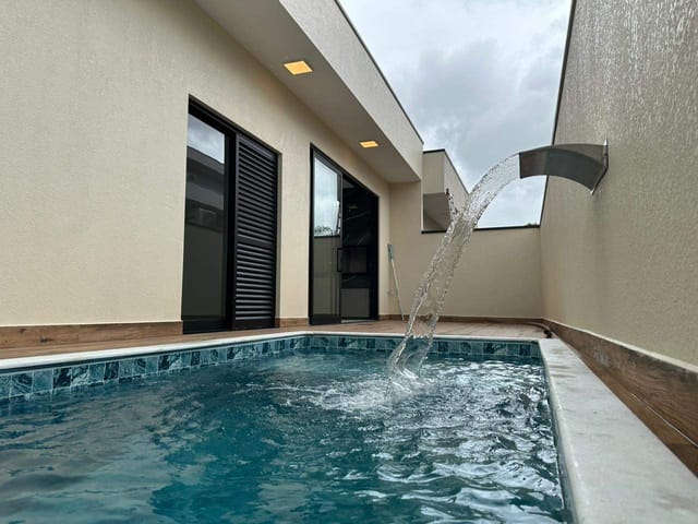 Casa com 300m² 3 quartos e 2 banheiros, à venda, no bairro Parque Brasil 500 em Paulínia