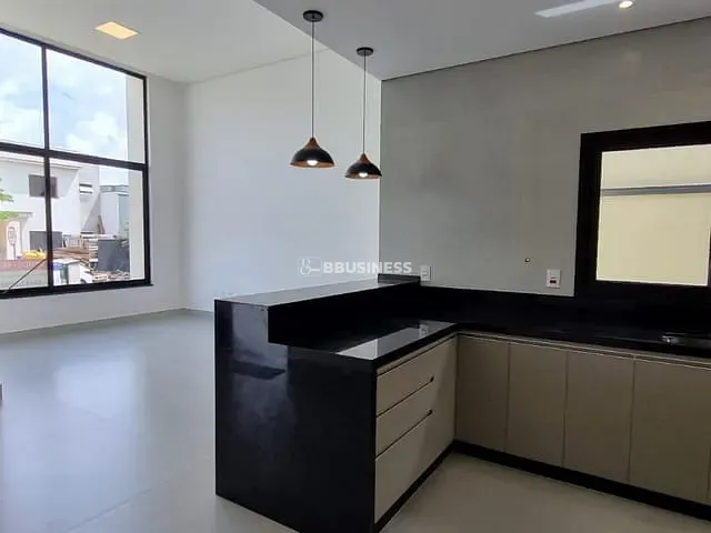Casa com 300m² 3 quartos e 2 banheiros, à venda, no bairro Parque Brasil 500 em Paulínia