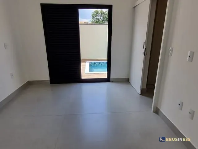Casa com 300m² 3 quartos e 2 banheiros, à venda, no bairro Parque Brasil 500 em Paulínia