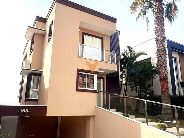 Casa 3 quartos e 5 banheiros, à venda, no bairro Suru em Santana de Parnaíba