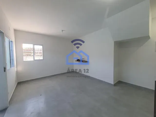 Casa com 70m² 2 quartos e 1 banheiro, para alugar, no bairro Massaguaçu em Caraguatatuba