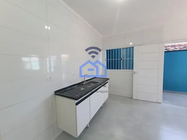 Casa com 70m² 2 quartos e 1 banheiro, para alugar, no bairro Massaguaçu em Caraguatatuba