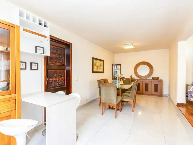 Casa 6 quartos e 3 banheiros, à venda, no bairro São Braz em Curitiba