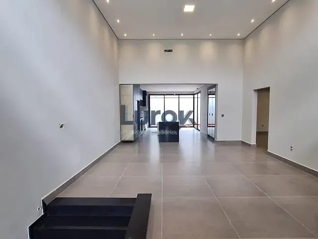 Casa com 300m² 3 quartos e 5 banheiros, à venda, no bairro Roncáglia em Valinhos