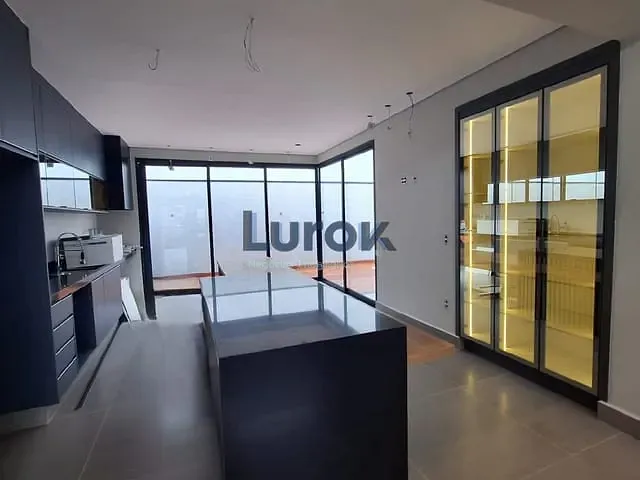 Casa com 300m² 3 quartos e 5 banheiros, à venda, no bairro Roncáglia em Valinhos