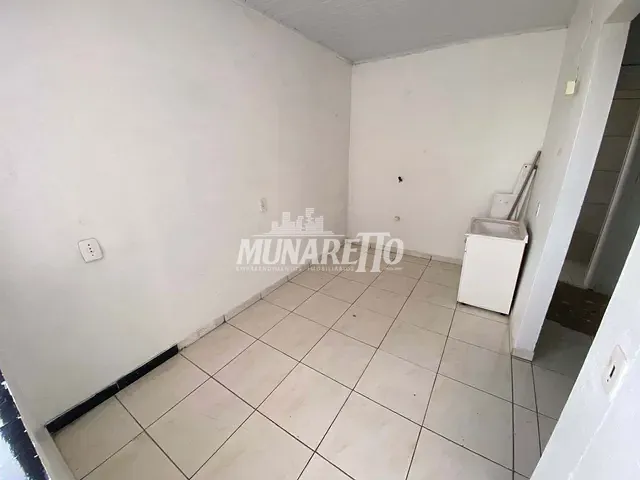 Casa 2 quartos e 1 banheiro, para alugar, no bairro Guilherme Reich em Concórdia