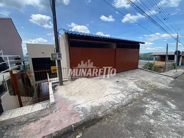 Casa 2 quartos e 1 banheiro, para alugar, no bairro Guilherme Reich em Concórdia