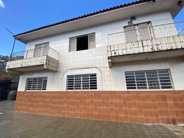 Casa com 736m² 3 quartos e 1 banheiro, para alugar, no bairro Santo André em Poços de Caldas