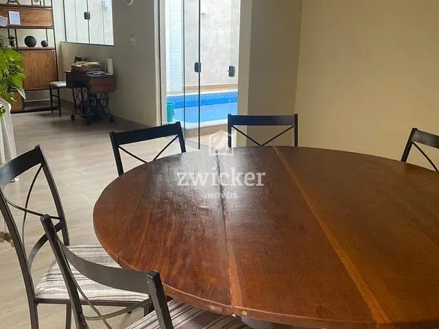Casa com 250m² 4 quartos e 3 banheiros, à venda, no bairro Parque Vista Alegre em Bauru