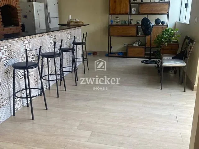 Casa com 250m² 4 quartos e 3 banheiros, à venda, no bairro Parque Vista Alegre em Bauru