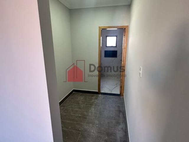 Casa à venda, no bairro Loteamento Residencial e Comercial Flamboyant em Pindamonhangaba