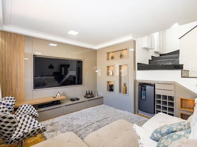 Casa com 352m² 3 quartos e 4 banheiros, à venda, no bairro Orleans em Curitiba