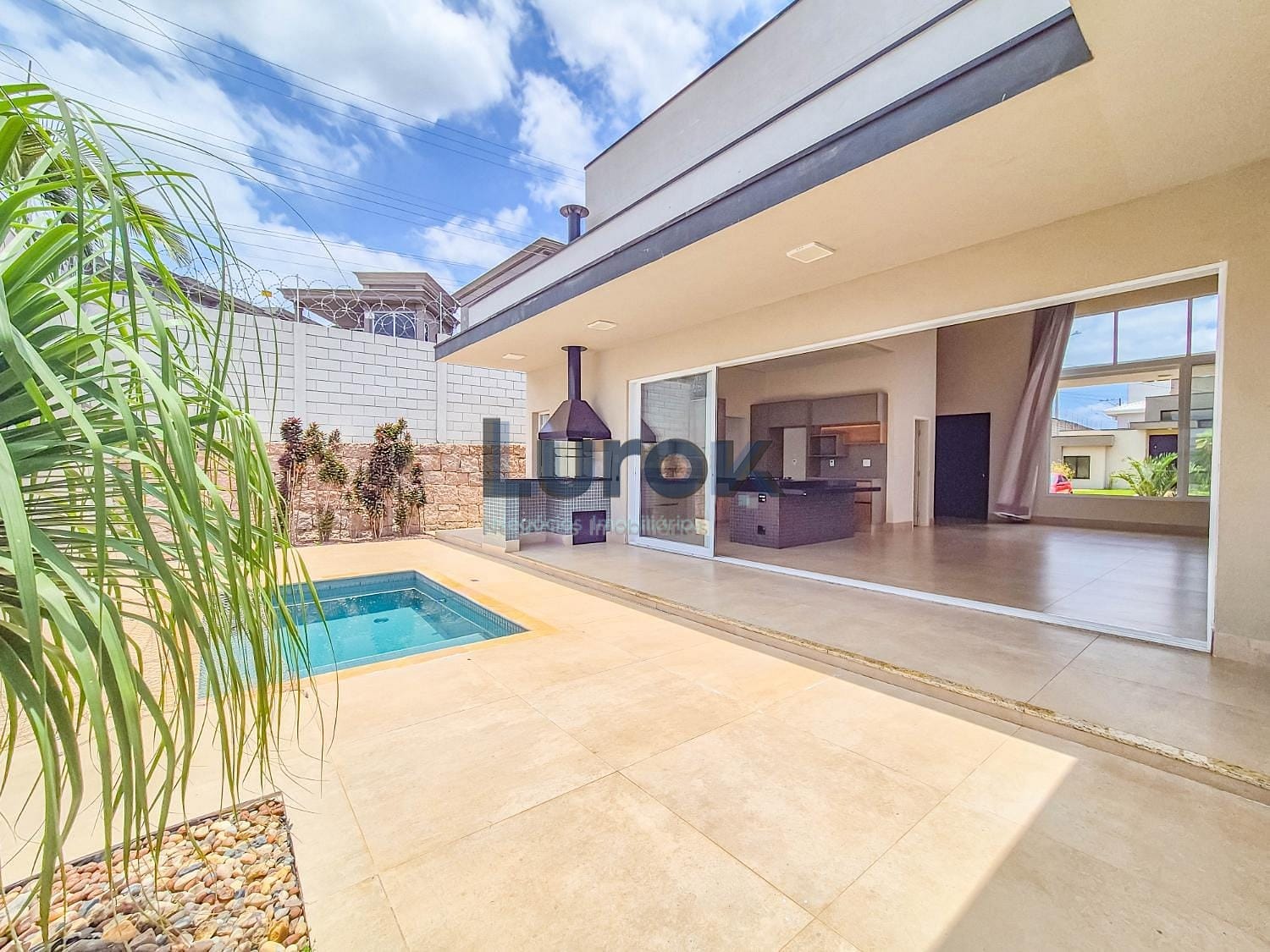 Casa, 3 quartos, 200 m² - Foto 1