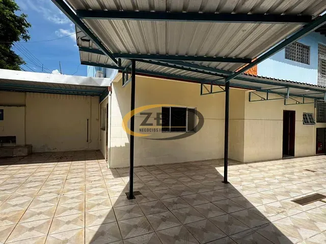 Casa com 245m² 3 quartos e 2 banheiros, para alugar, no bairro Espanha em Londrina