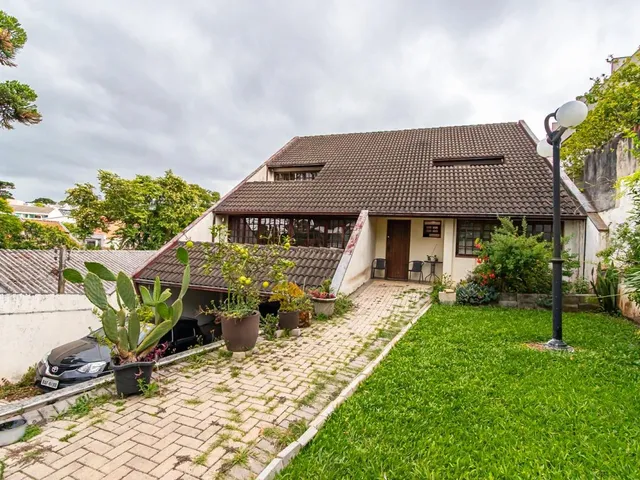 Casa com 480m² 4 quartos e 5 banheiros, à venda, no bairro Bom Retiro em Curitiba