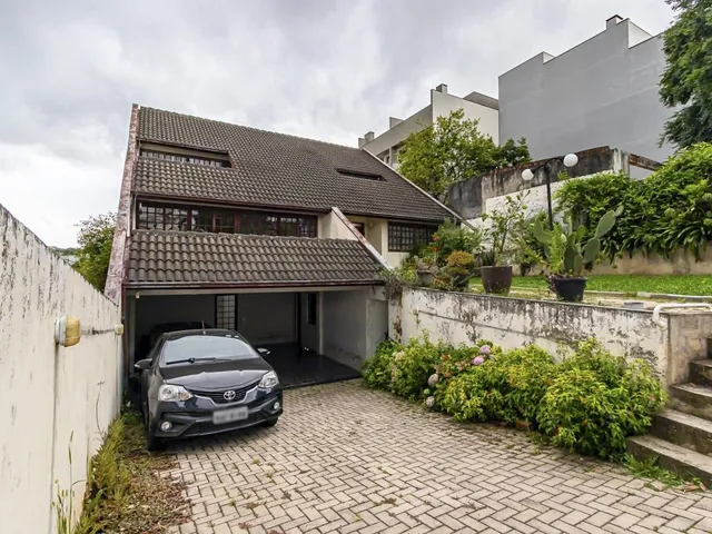 Casa com 480m² 4 quartos e 5 banheiros, à venda, no bairro Bom Retiro em Curitiba