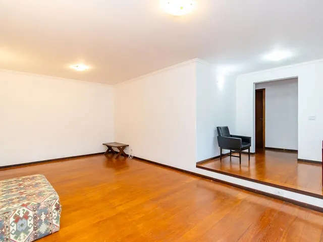 Casa com 480m² 4 quartos e 5 banheiros, à venda, no bairro Bom Retiro em Curitiba