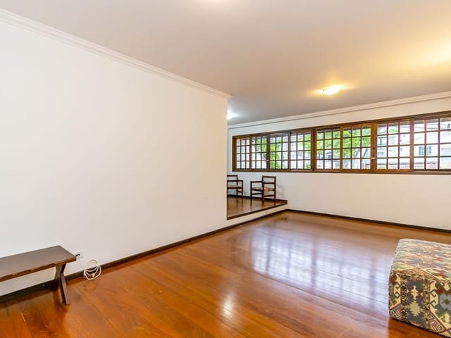 Casa com 480m² 4 quartos e 5 banheiros, à venda, no bairro Bom Retiro em Curitiba